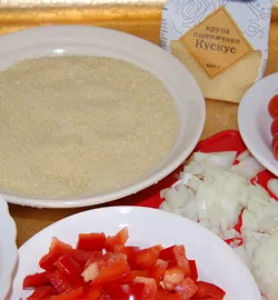 Кускус с болгарским перецем и салатом